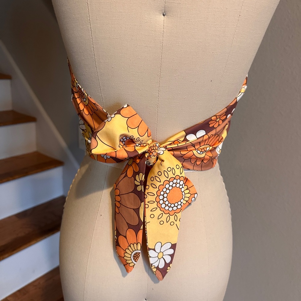 ROMWE Floral 70s Inspired Halter Top - Picture 4 of 7